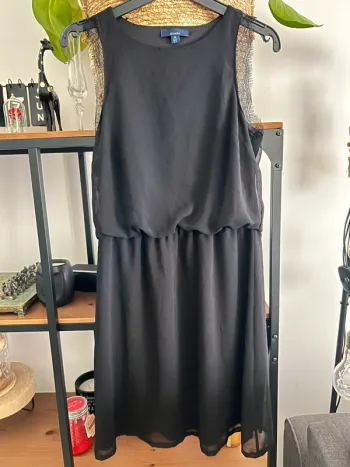 Robe noir avec dentelle