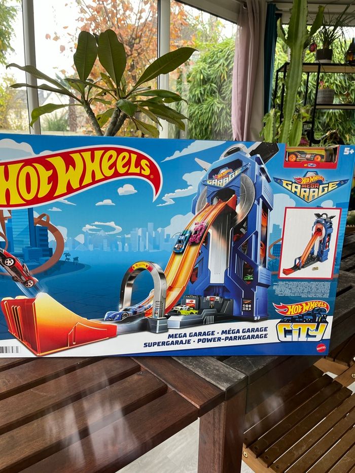 Hot wheels méga garage neuf