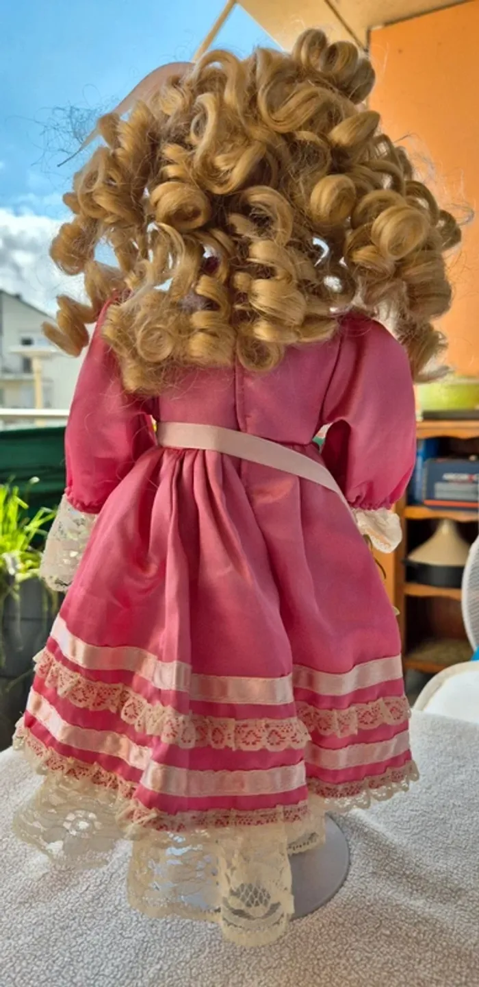 Poupée en porcelaine - photo numéro 3