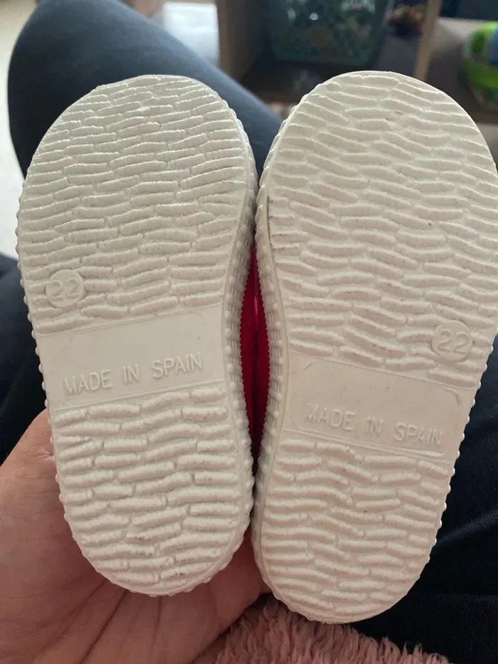 Baskets en toile taille 22 - photo numéro 4