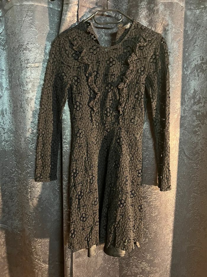 Robe noire en dentelle