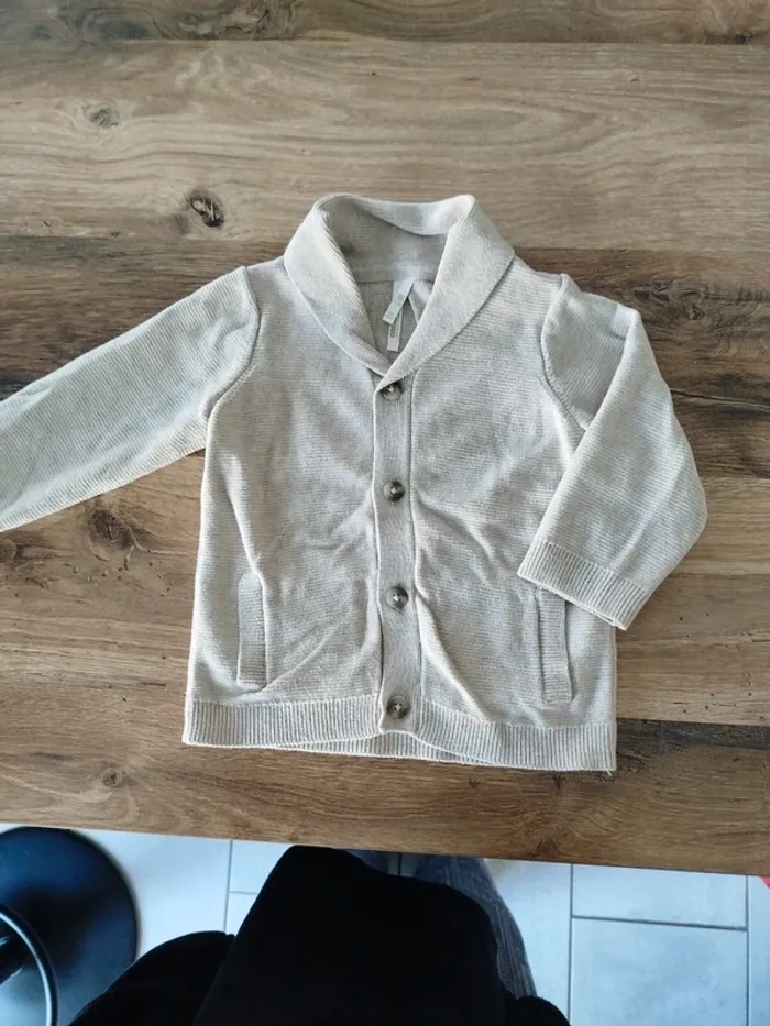 Lot 9 mois gilets+ pull léger - photo numéro 6