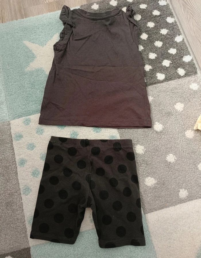 Ensemble short
Marque h&M
Taille 92 cm - photo numéro 4