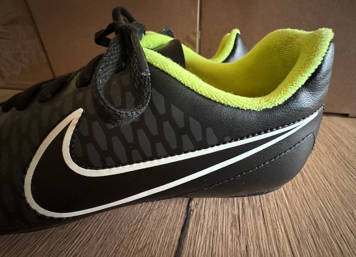 Baskets foot Nike pointure 38 très bon état - photo numéro 3