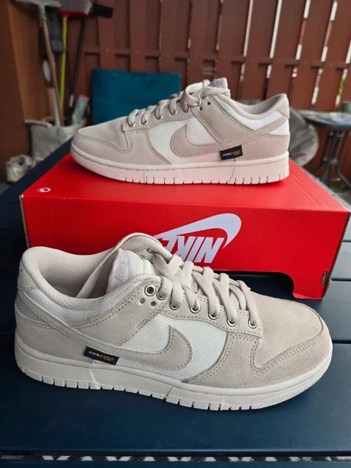 Nike dunk low Taille 39 creme beige neuve - photo numéro 2