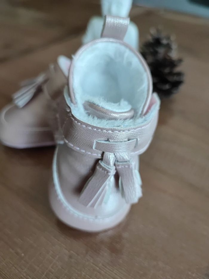 Petites chaussures roses brillant - photo numéro 2