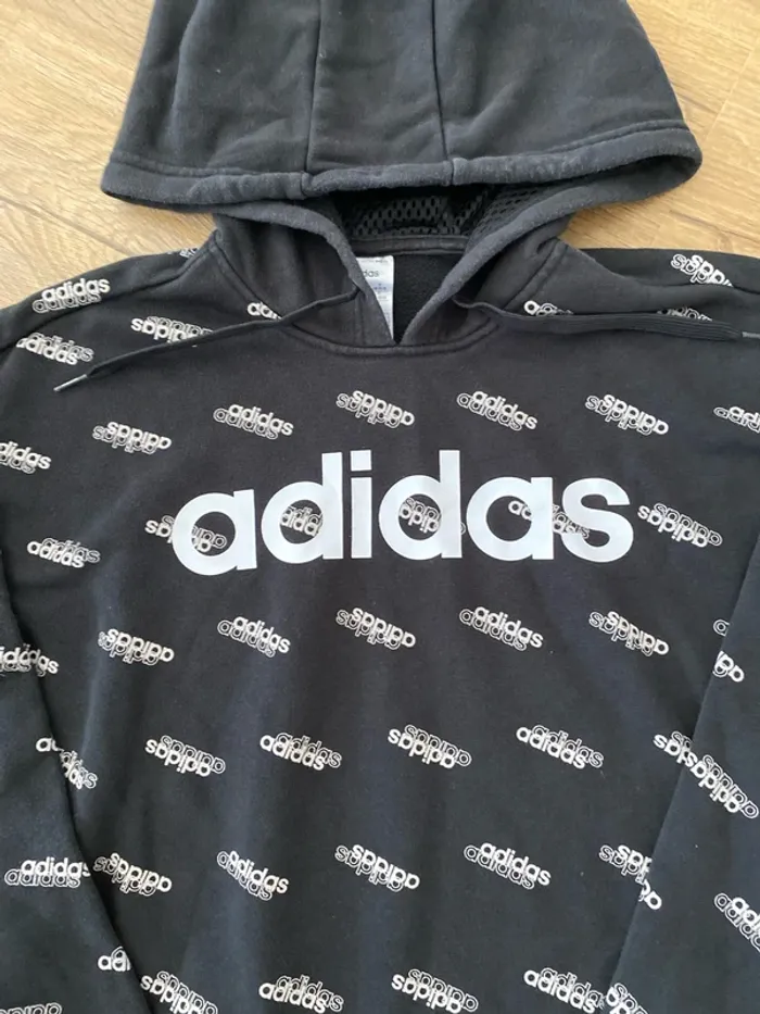Sweat à capuche Adidas original en taille XS, en excellent état – aucun défaut. - photo numéro 4