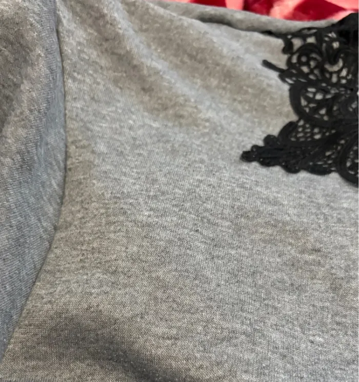 Pull gris à dentelle - photo numéro 6