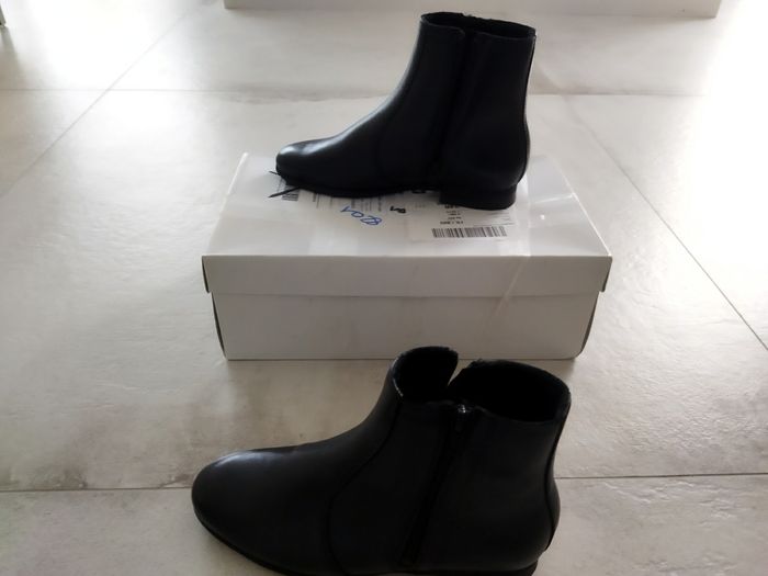 Bottines noires femme de marque française. Pointure 37. En cuir. Neuves