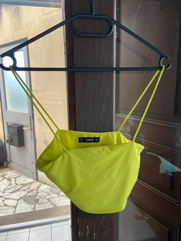 Top jaune fluo - photo numéro 7