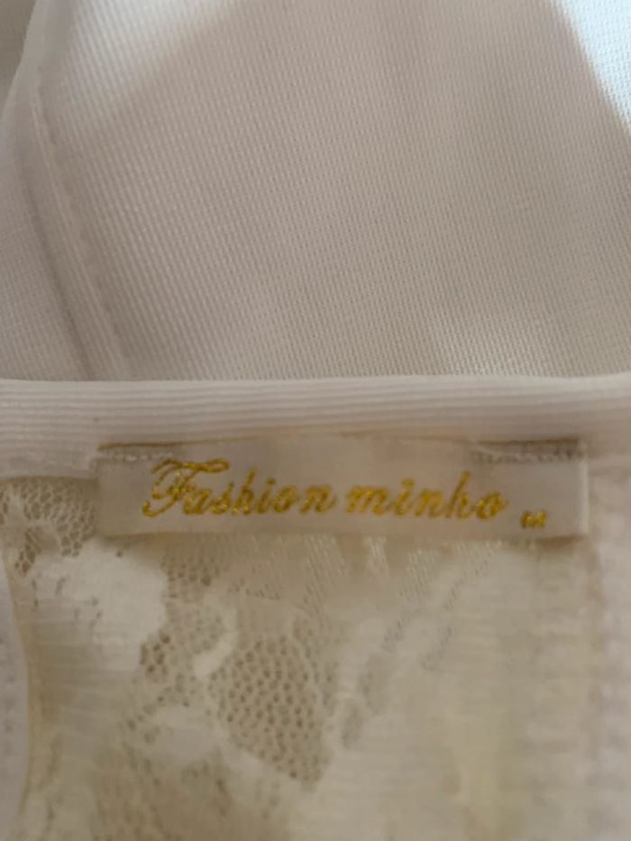Robe dos dentelle - photo numéro 6