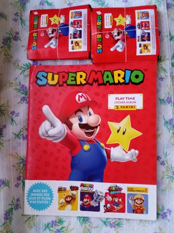 Lot Panini SUPER MARIO PLAY TIME  Un album vide et 50 pochettes scellées