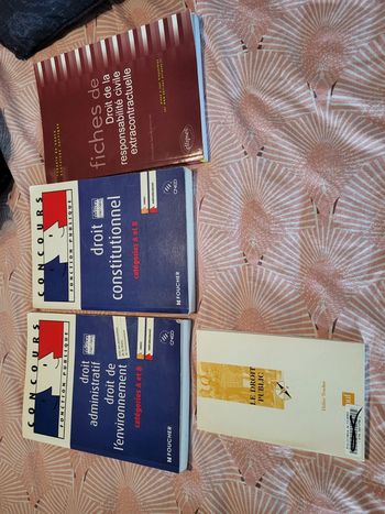 Lot livres de droit