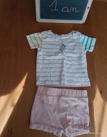 Ensemble short et t-shirt manches courtes taille 1 an en très bon état