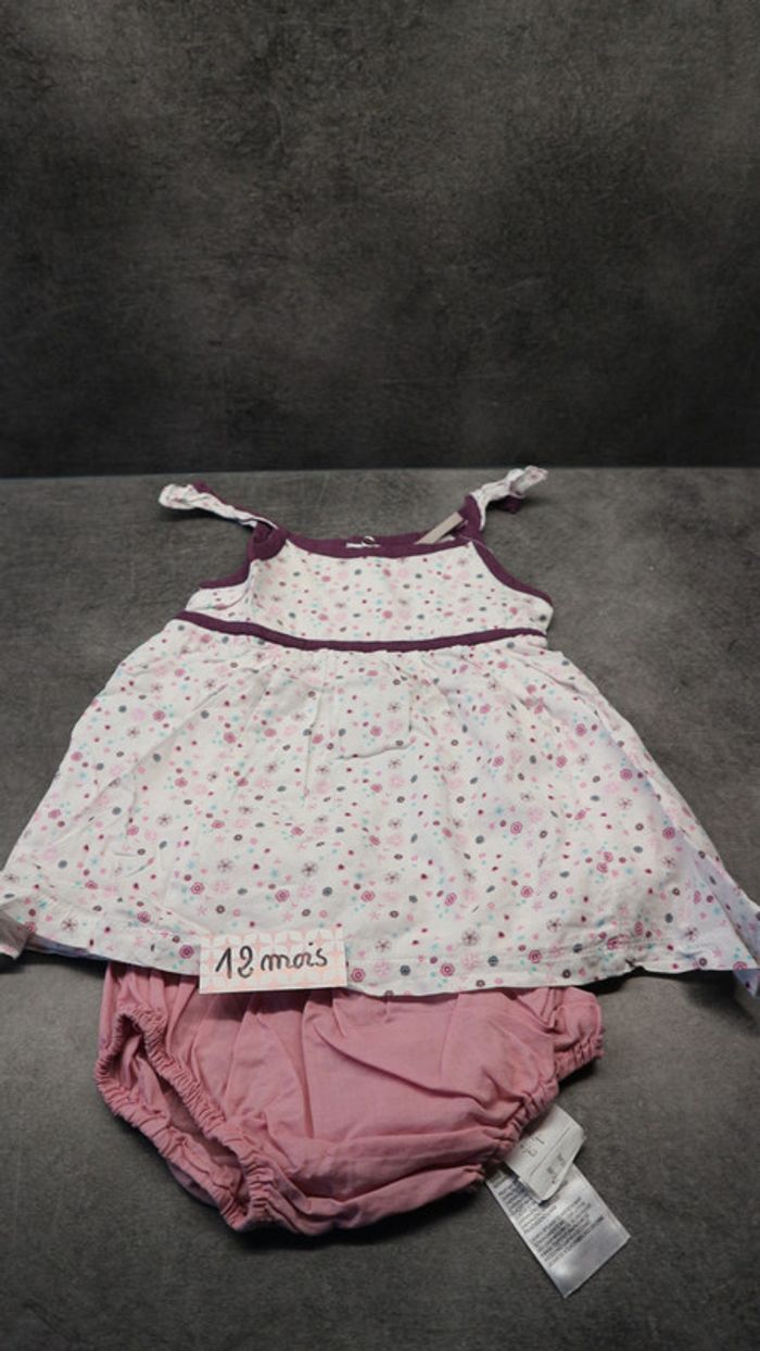 robe fleurie et culotte