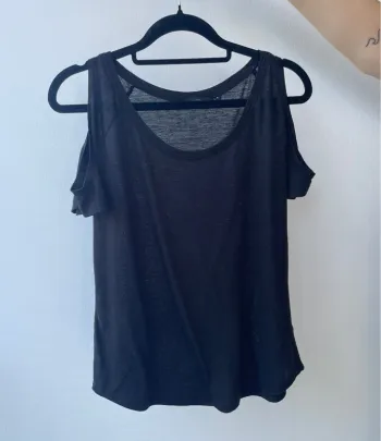 T shirt épaule dénudée new look