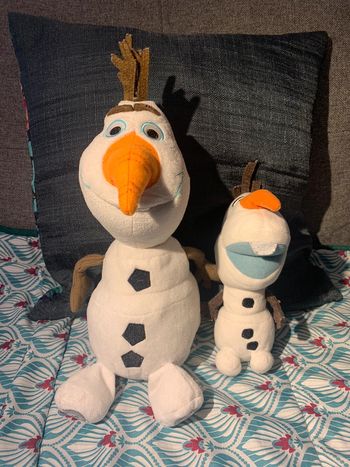 Deux peluches Olaf (reine des neiges)