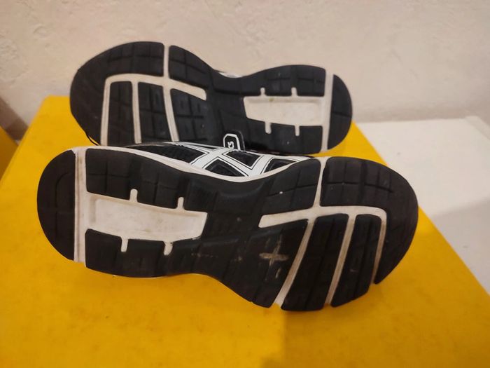Baskets Asics enfants pointure 28.5 - photo numéro 6