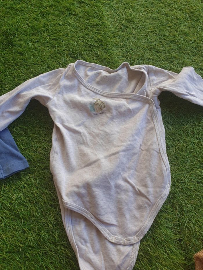 Lot body 6mois - photo numéro 3