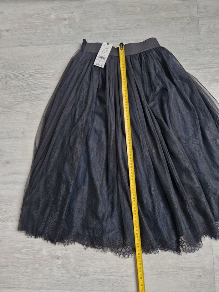 Jolie jupe mi-longue neuve avec étiquette Etam 36 tulle et dentelle noire et marine - photo numéro 4