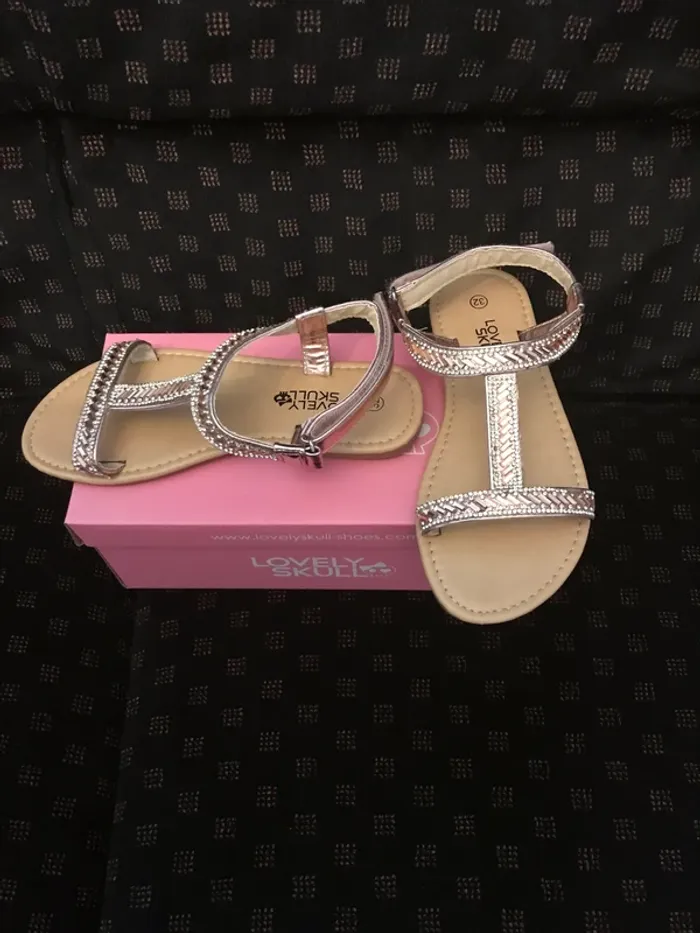 Jolies sandales Roses avec strass