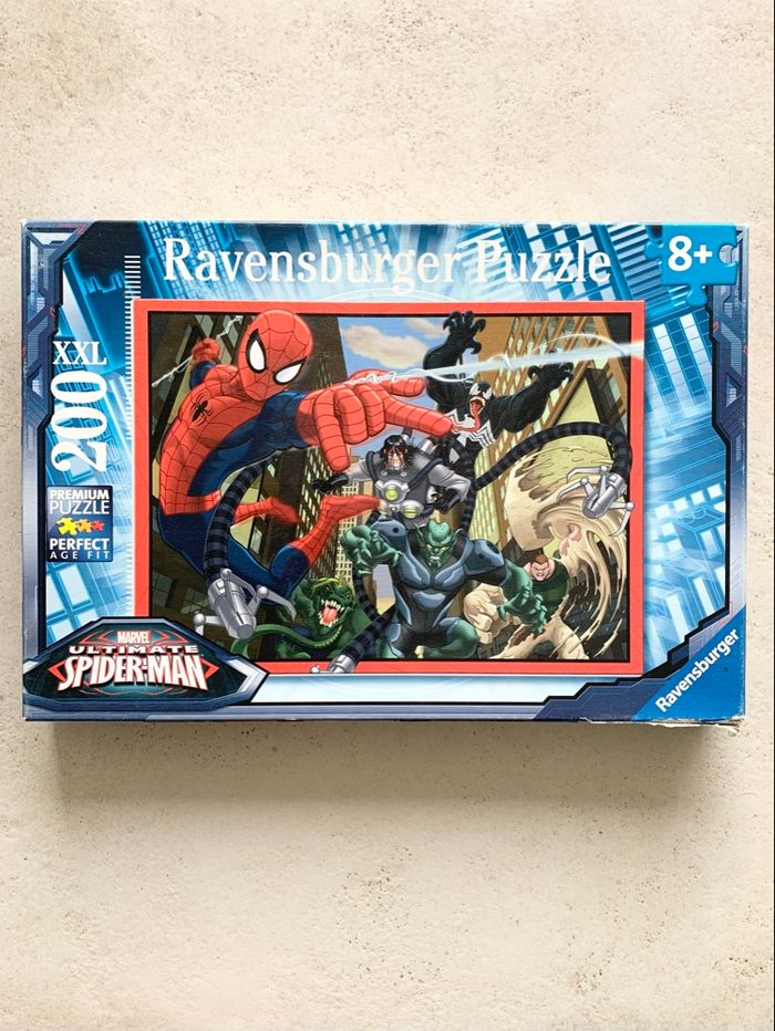 Puzzle 🧩 200 pièces XXL : Ultimate Spiderman en luttre contre le mal - photo numéro 2