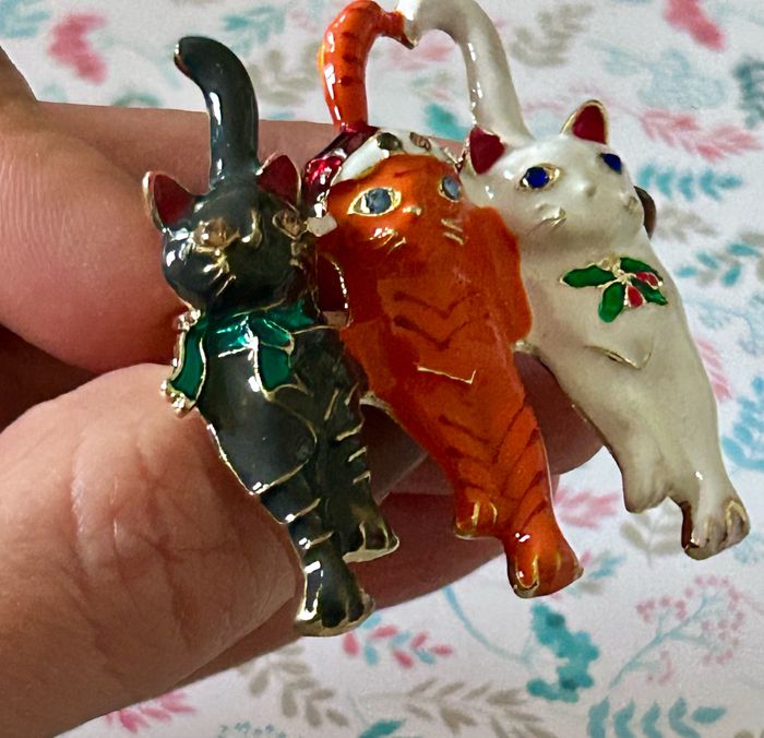 Broche, trois chats de Noël - photo numéro 2