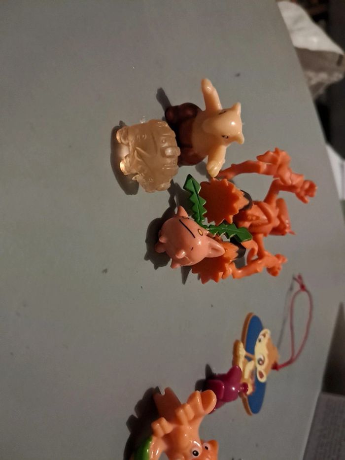 Petit lot de figurines pokemon et les 4 autres je ne sais pas - photo numéro 2