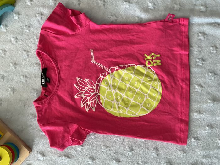 teeshirt manches courtes rose fuchsia impression ananas jaune 18 mois DKNY - photo numéro 4