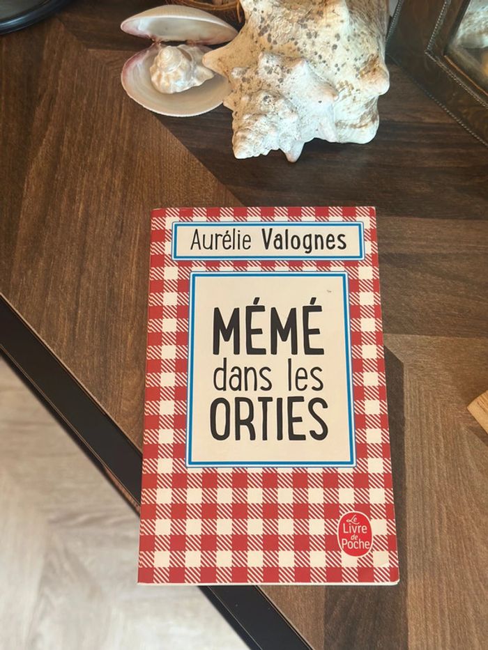 Livre Mémé dans les orties Aurélie Valognes (Le Livre de Poche)