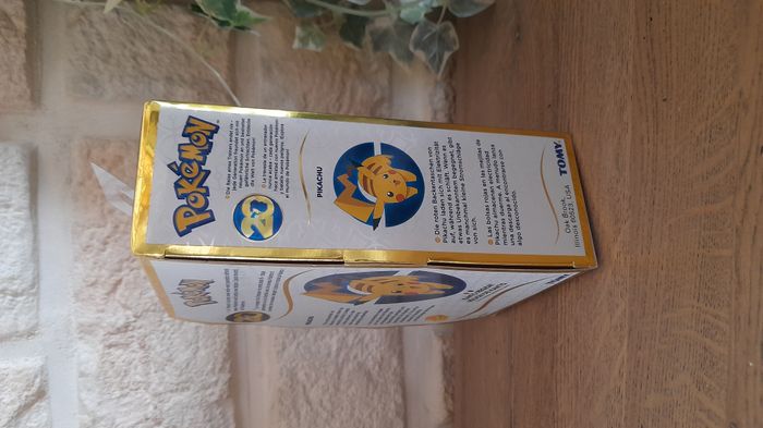 Figurines Pokemon Pikachu 20e anniversaire 2016 - photo numéro 3