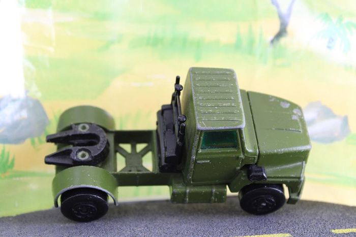 Matchbox camion miniature Ford LTS - photo numéro 9