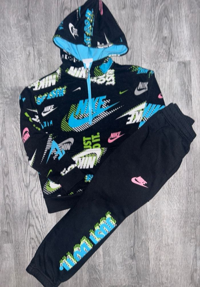 Ensemble Nike