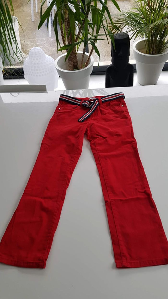 Pantalon rouge avec ceinture neuf 10 ans