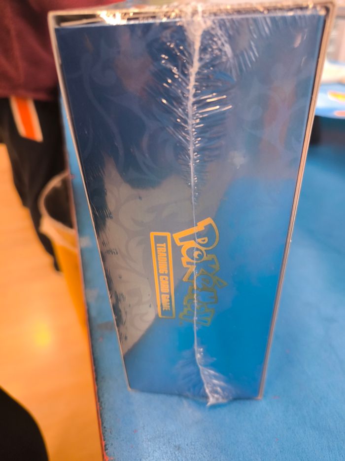 Coffret Pokémon mega Dracaufeu UPC ultra premium méga Dracaufeu neuf scellé ab prix fermeCoffret Pokémon mega Dracaufeu UPC ultra premium mégadracaufeu neuf scellé ab prix ferme - photo numéro 3