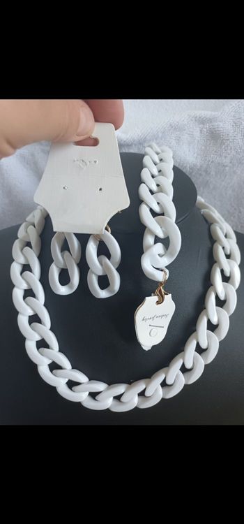 collier bracelet boucles d'oreilles neufs