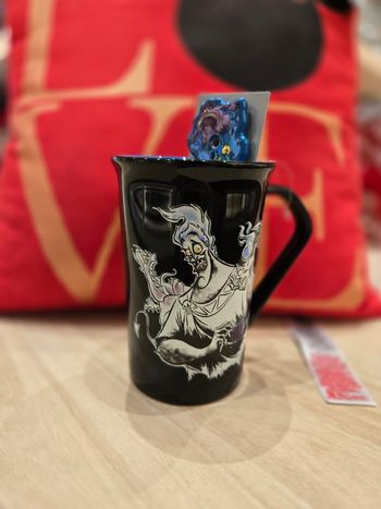 Mug hades & sa cuillère