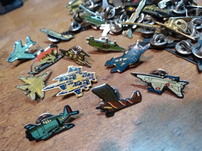Lot de cent 100 hundred pins avions plane - photo numéro 2
