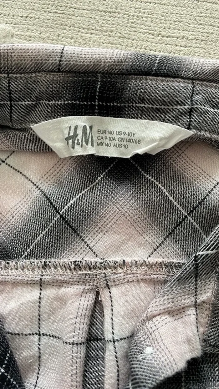Chemise à carreaux H&M – Fille 9-10 ans – Tendance casual - photo numéro 4