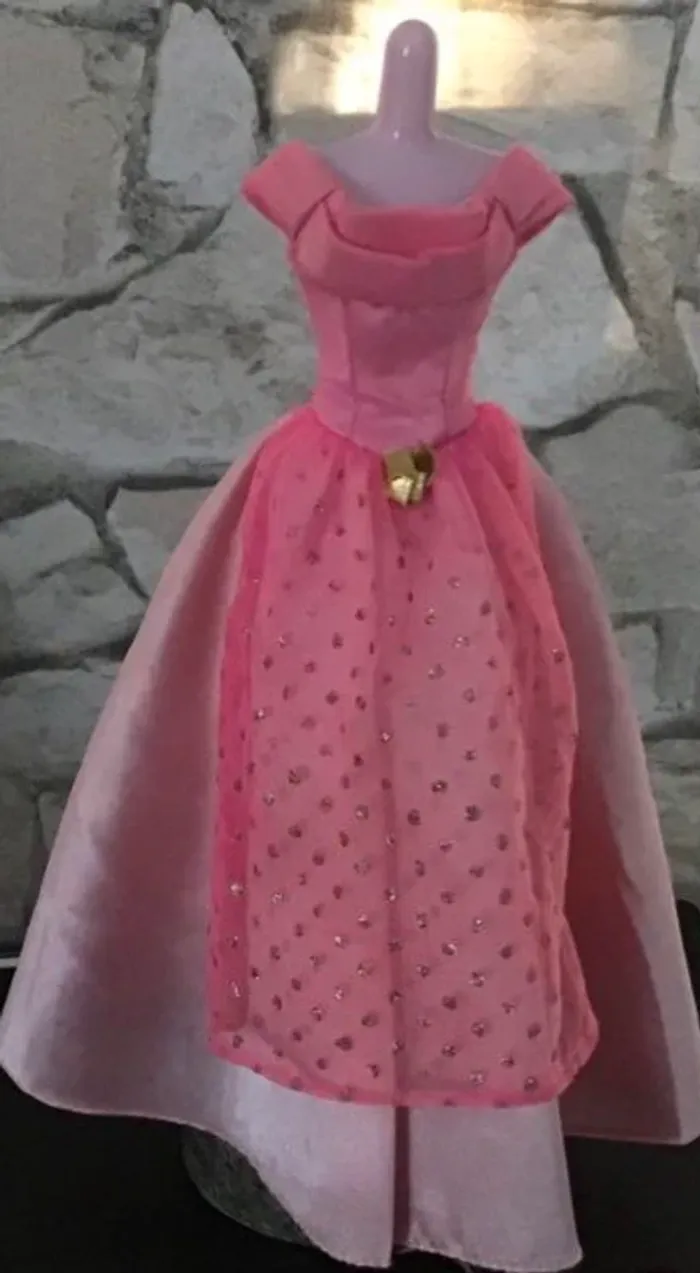 Robe bal poupée