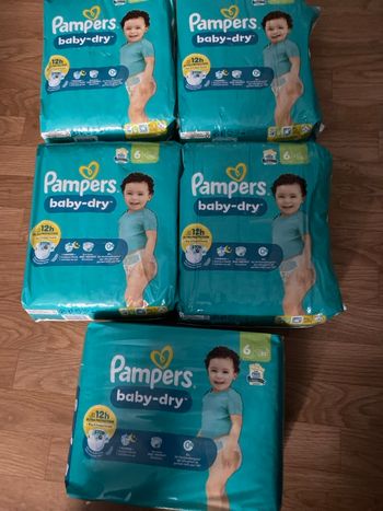 5 paquets de couches Pampers taille 6 (5X33 couches)
