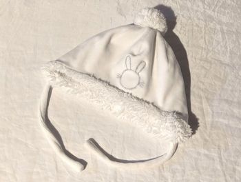 Bonnet Blanc Pompon Rond Dessin Tête Chat Ficelles Animal Vêtement Accessoire Petits Enfants Bébés