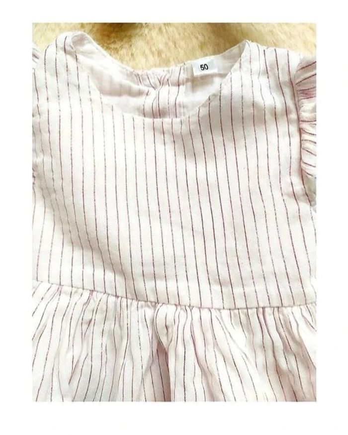 Robe vintage chic bébé fille en coton fin, fines rayures verticales rose foncé pailleté - photo numéro 2