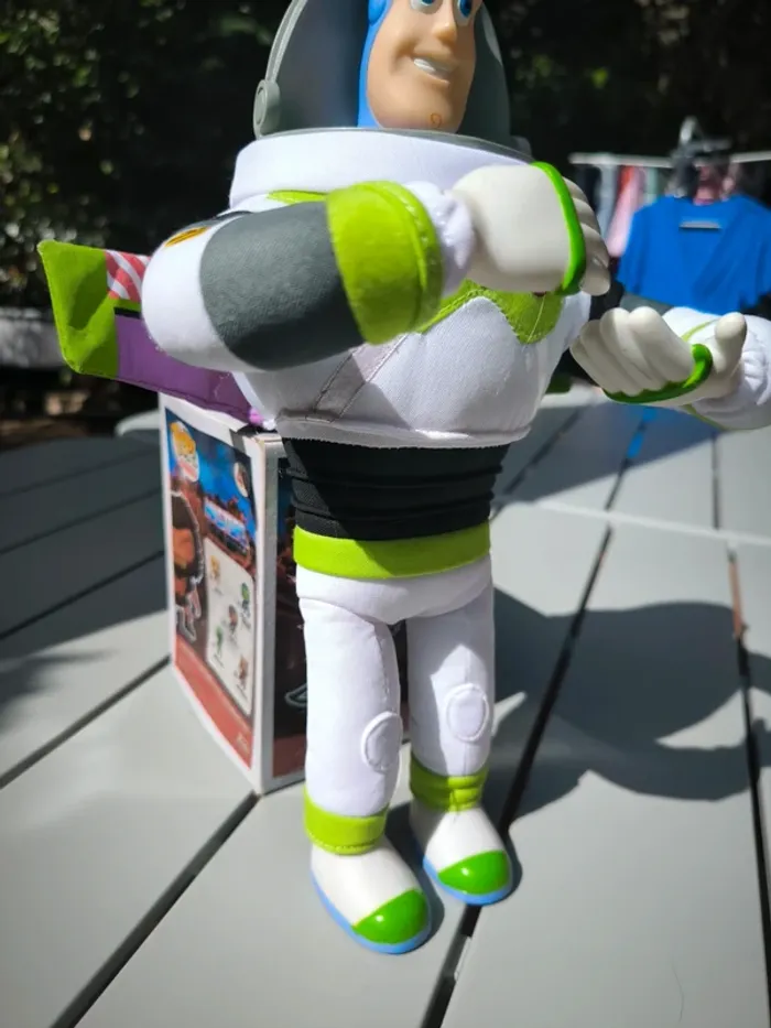 Peluche rigide buzz l'éclair toy story 30cm Disneyland Paris - photo numéro 2
