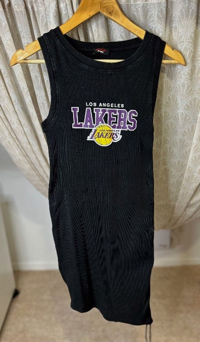 Robe Lakers