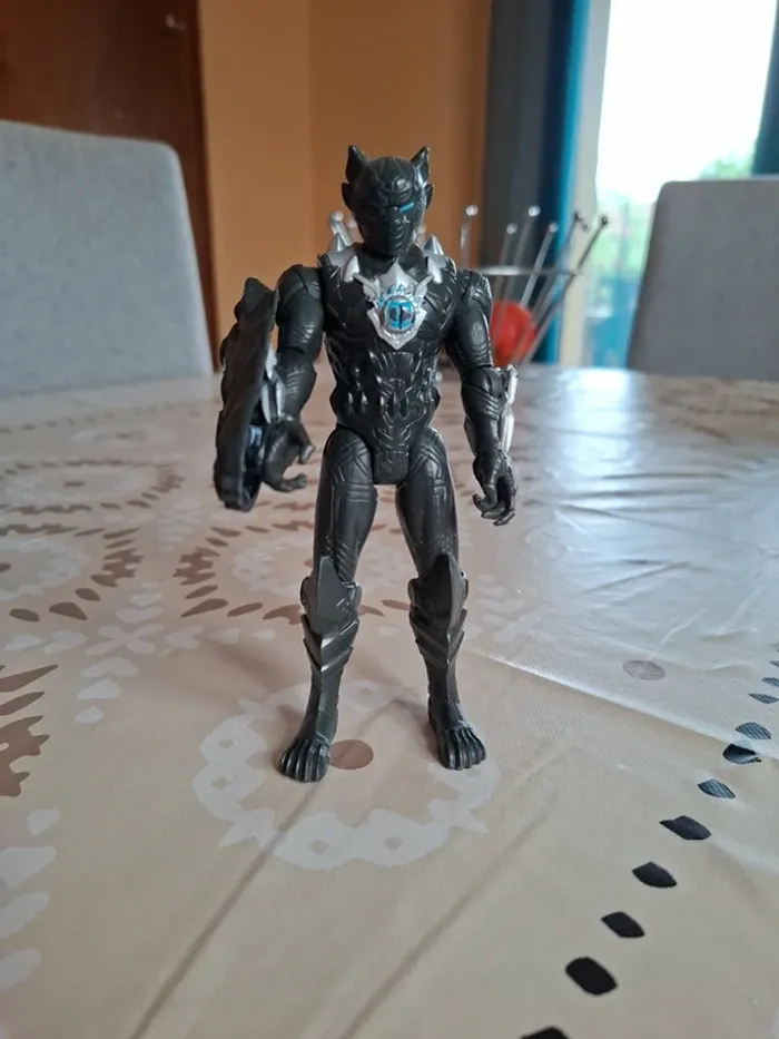 Figurine black panther