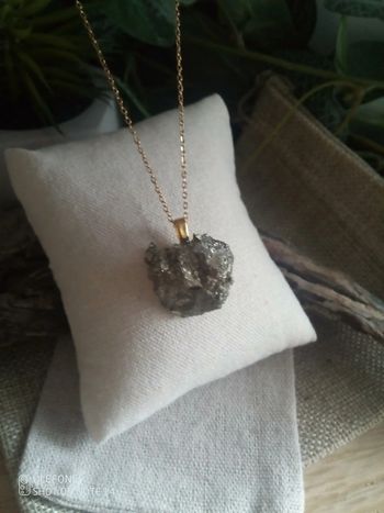 Collier pendentif en pierre naturelle de pyrite