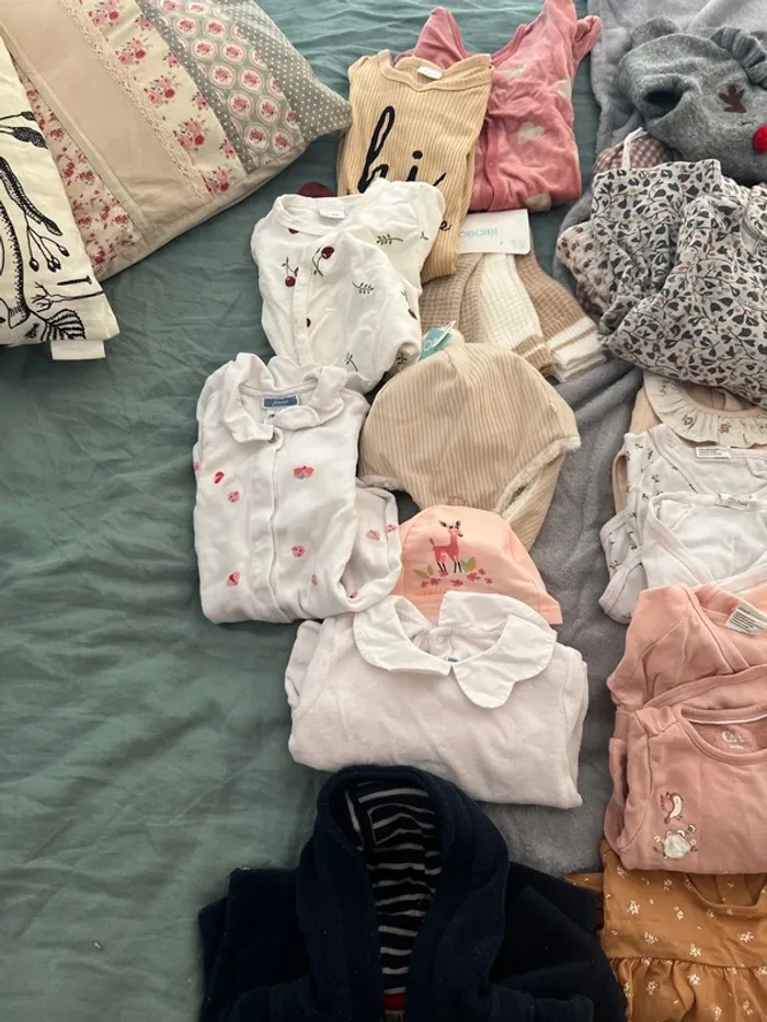 Lot de vêtements 6 mois fille - photo numéro 2
