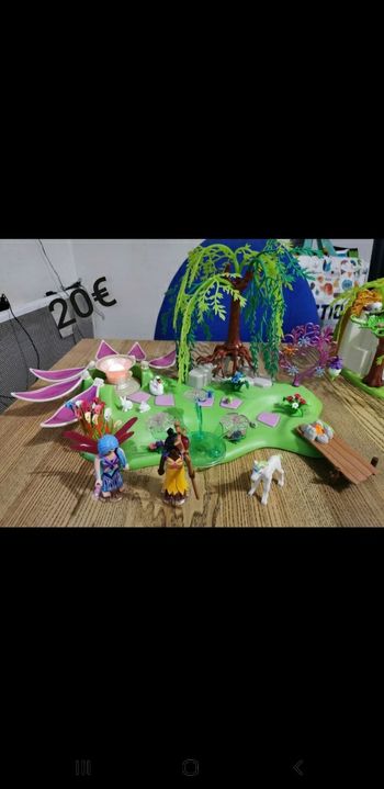 Playmobil île des fées avec fontaine de pierre