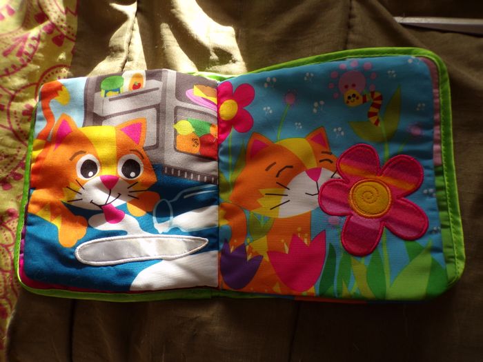 Livre chat en tissu - photo numéro 2